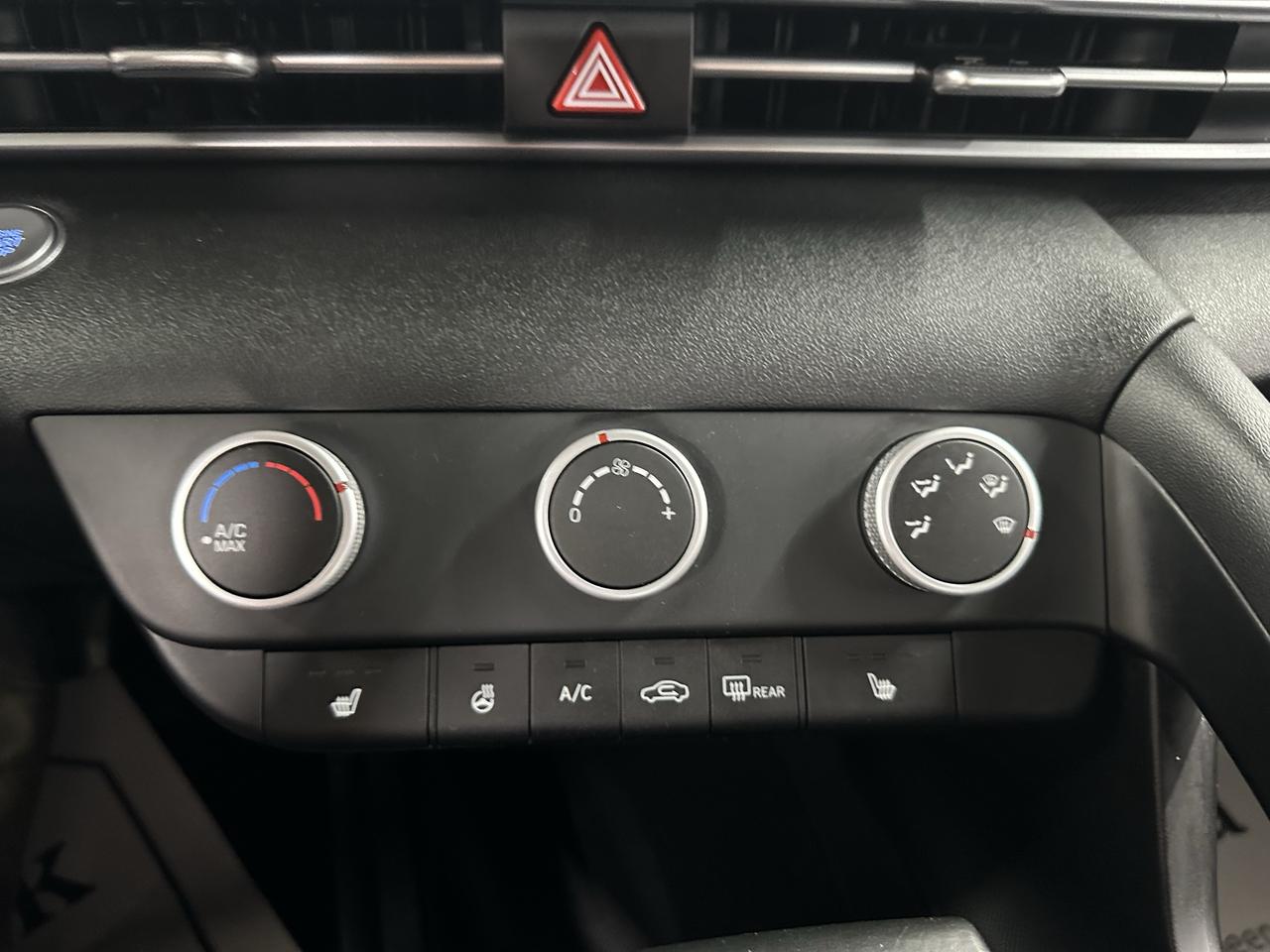 2021 Hyundai Elantra Preferred IVT Photo