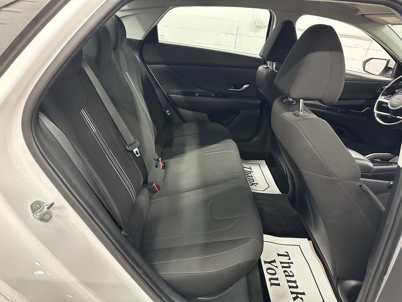 2021 Hyundai Elantra Preferred IVT Photo10