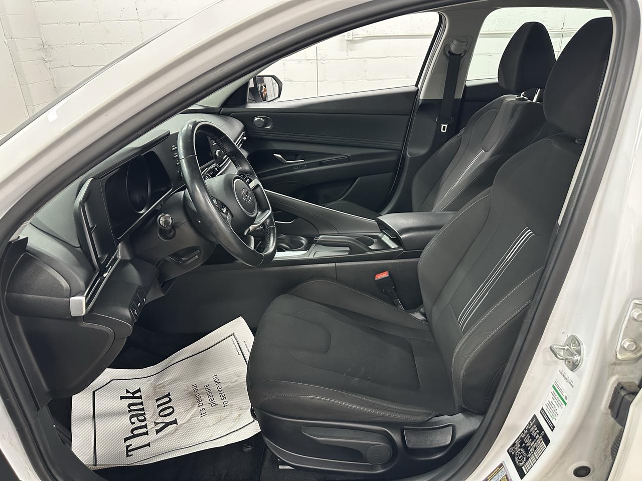 2021 Hyundai Elantra Preferred IVT Photo8