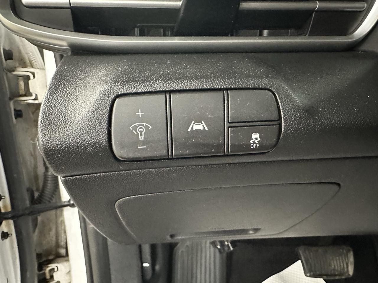 2021 Hyundai Elantra Preferred IVT Photo
