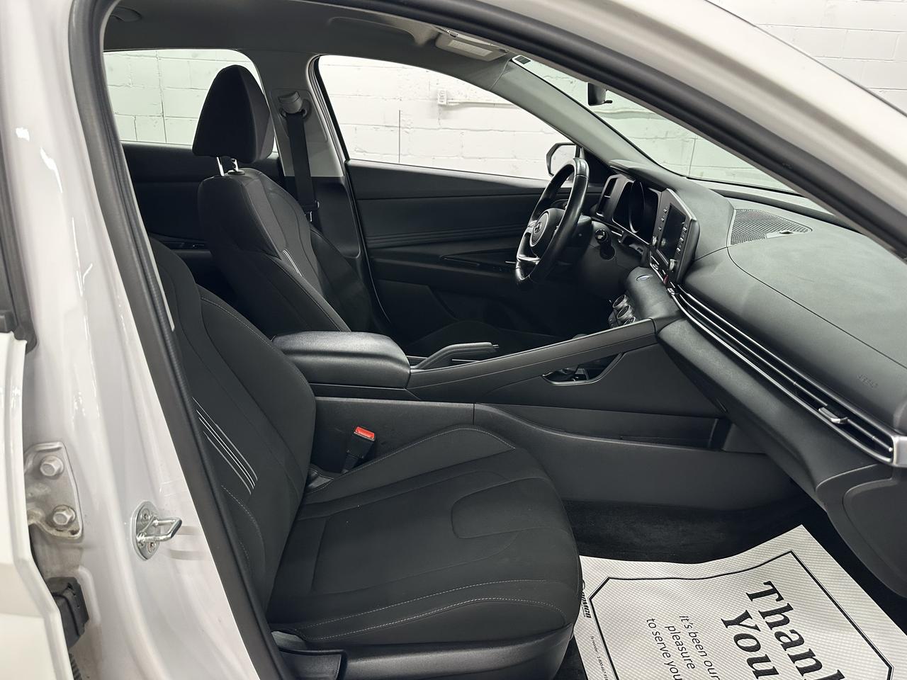2021 Hyundai Elantra Preferred IVT Photo11