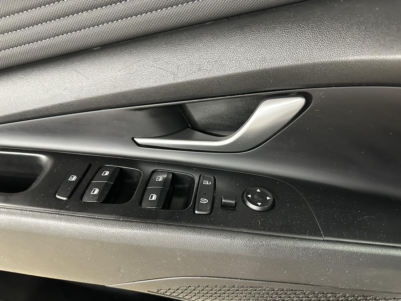 2021 Hyundai Elantra Preferred IVT Photo32