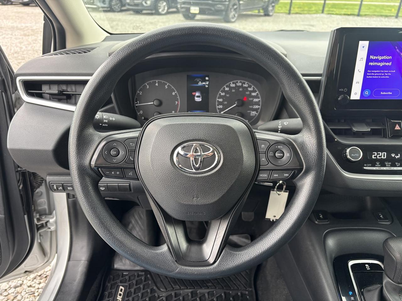 2023 Toyota Corolla LE Photo
