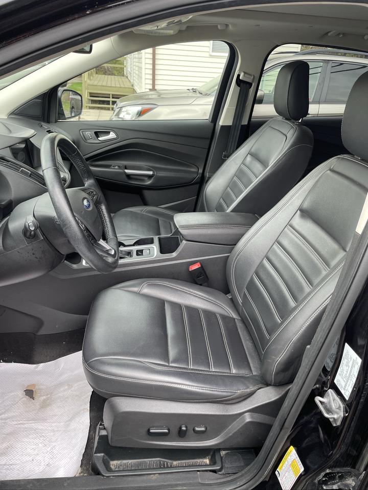 2019 Ford Escape SEL Photo
