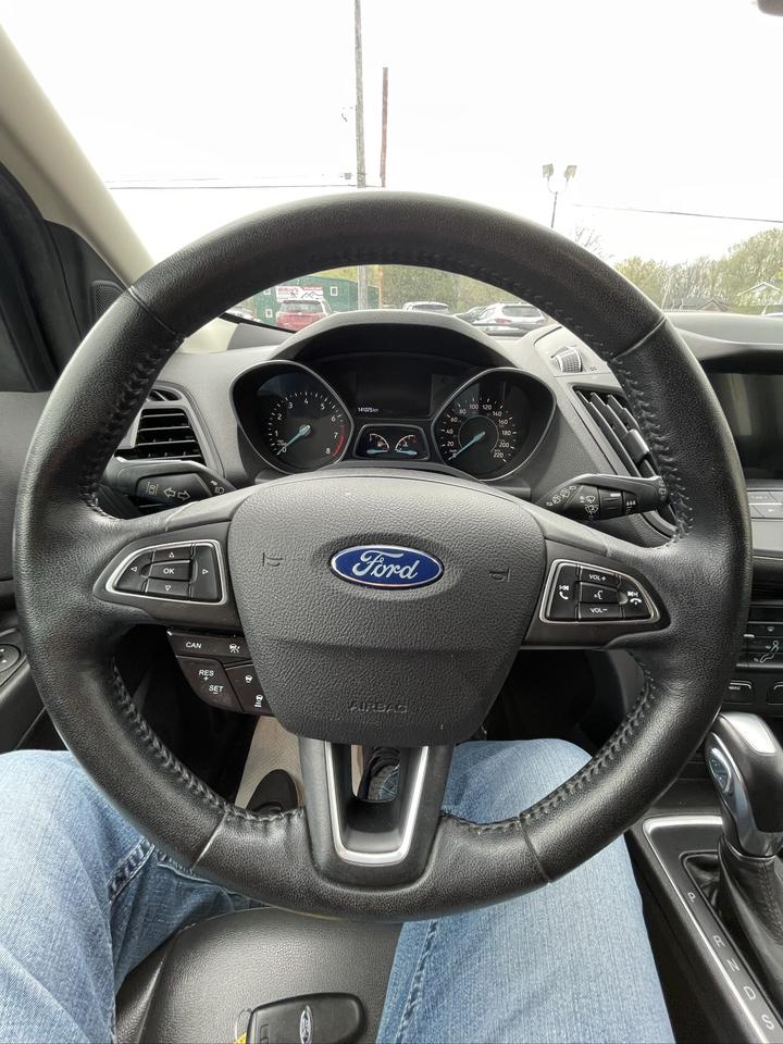 2019 Ford Escape SEL Photo