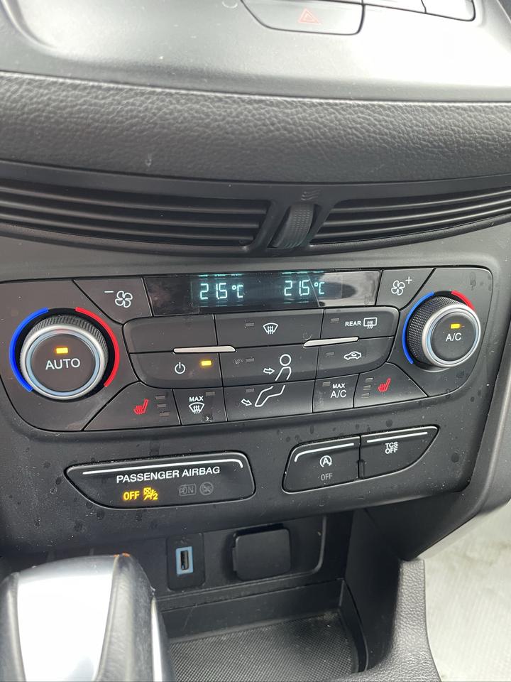 2019 Ford Escape SEL Photo