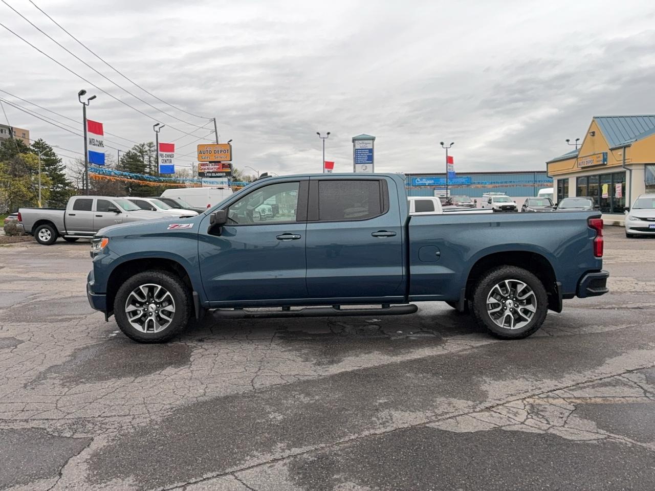 2024 Chevrolet Silverado 1500 RST Z71 CrewCab4WD 5.3L8cylGas 6'7"Box HeatedSeats Photo4