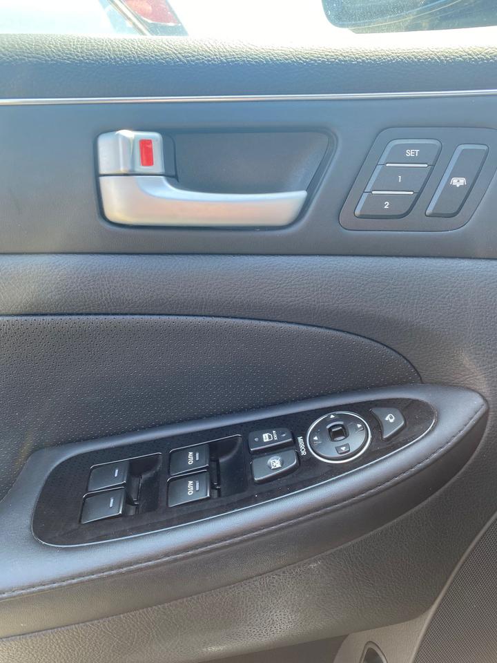 2012 Hyundai Genesis w/Technology Pkg, AS-IS Photo