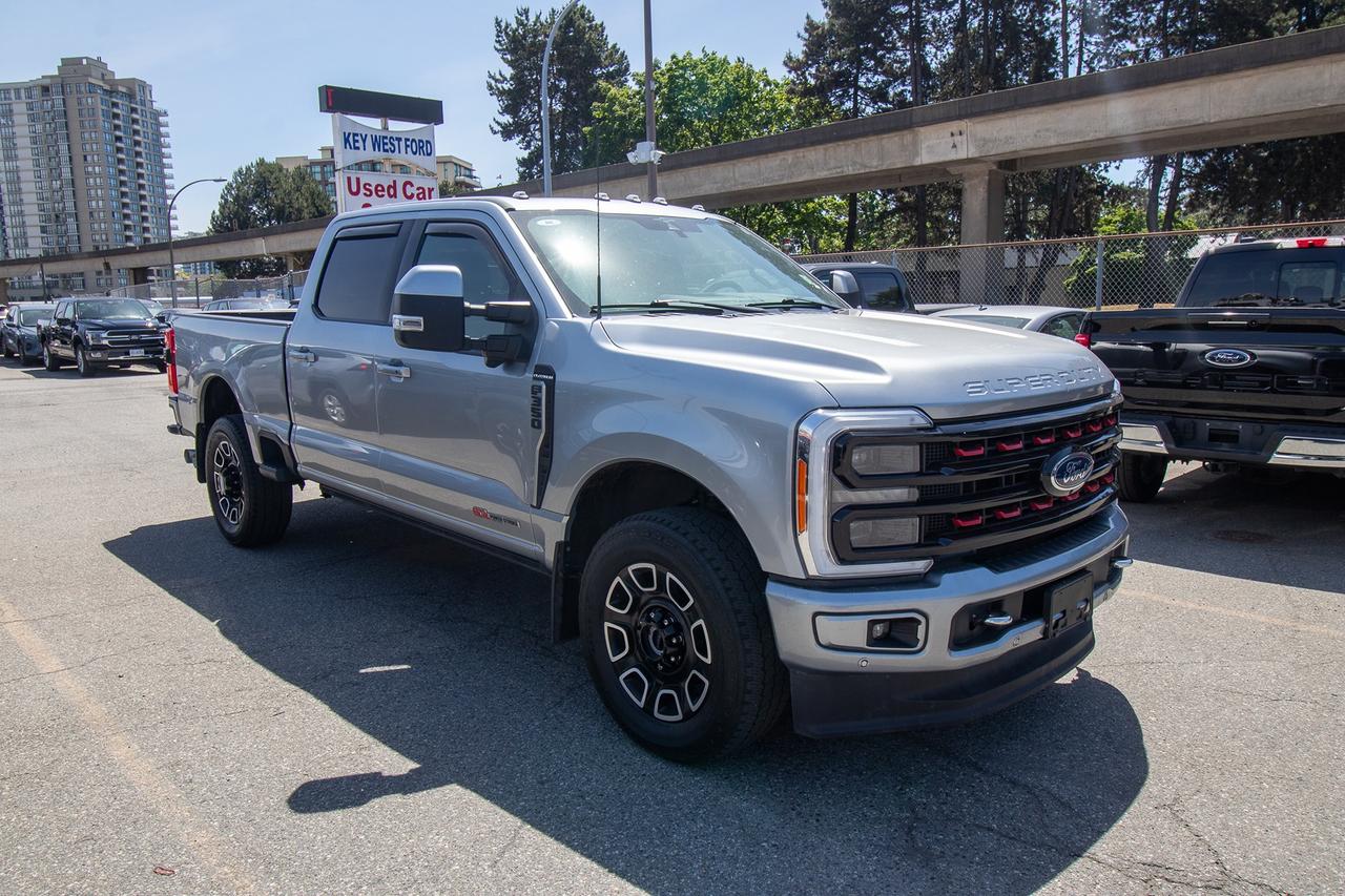 2023 Ford F-350 Platinum 4WD Crew Cab 6.75' Box Photo3