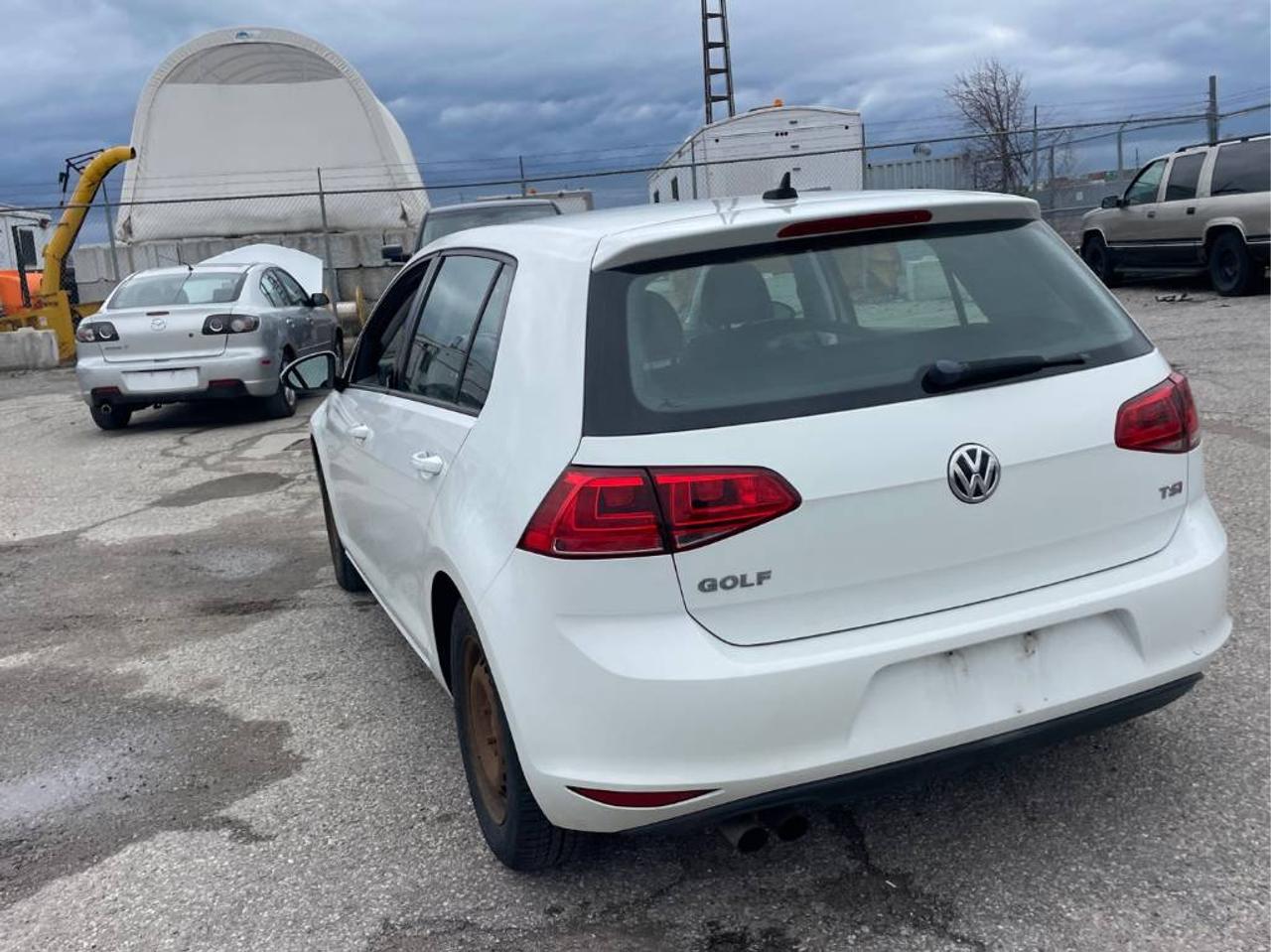 2015 Volkswagen Golf AUTO, HEATED SEATS, TOUCH-SCREEN RADIO, A/C !! Photo