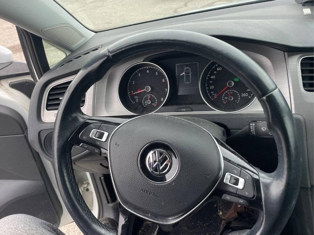 2015 Volkswagen Golf AUTO, HEATED SEATS, TOUCH-SCREEN RADIO, A/C !! Photo