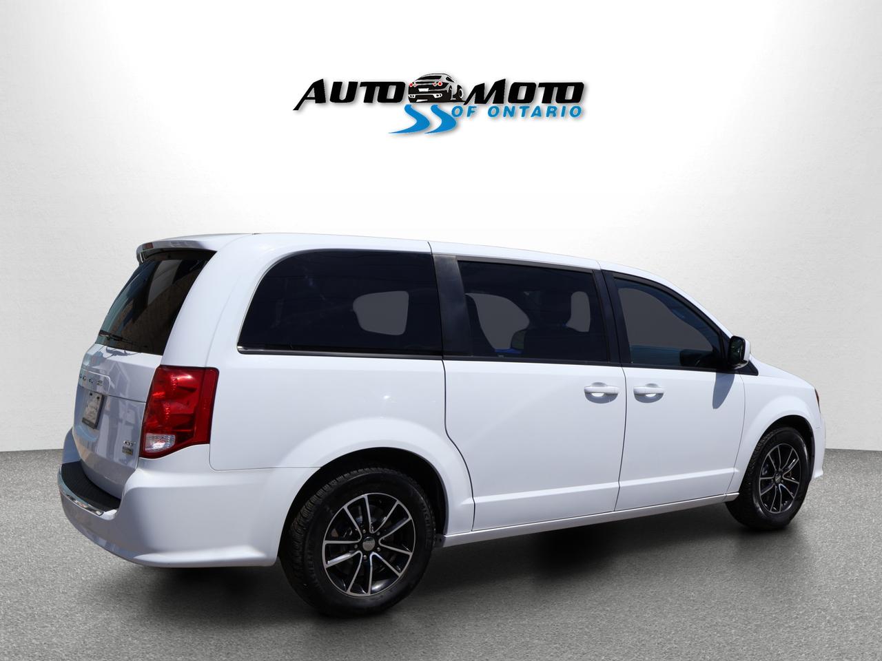 2019 Dodge Grand Caravan GT STOW/GO CERTIFIED *ACCIDENT FREE*SERVICE RECORDS* CAMERA BLUETOOTH LEATHER HEATED SEATS CRUISE ALLOYS Photo