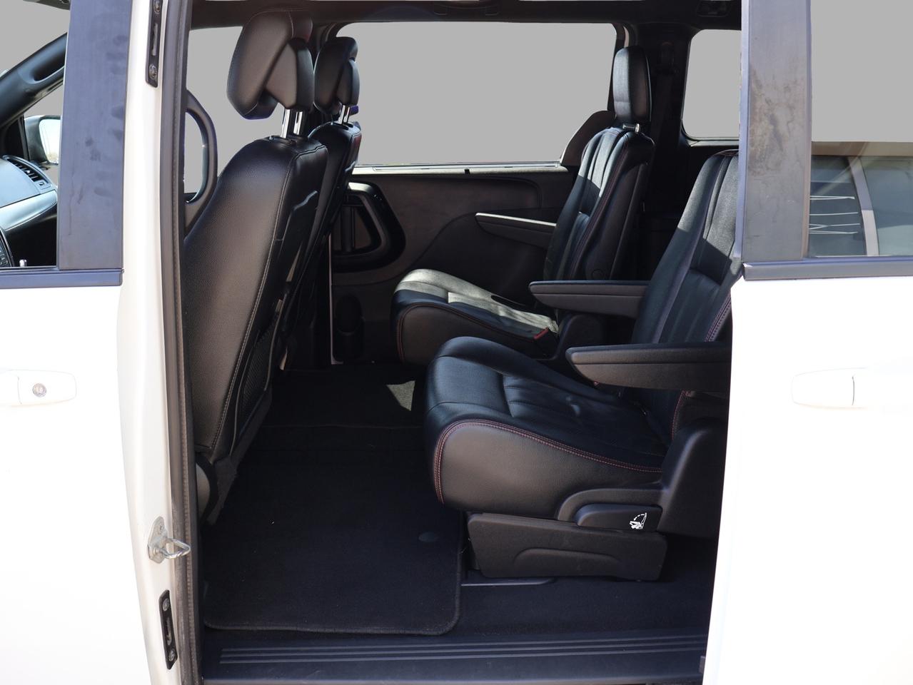 2019 Dodge Grand Caravan GT STOW/GO CERTIFIED *ACCIDENT FREE*SERVICE RECORDS* CAMERA BLUETOOTH LEATHER HEATED SEATS CRUISE ALLOYS Photo