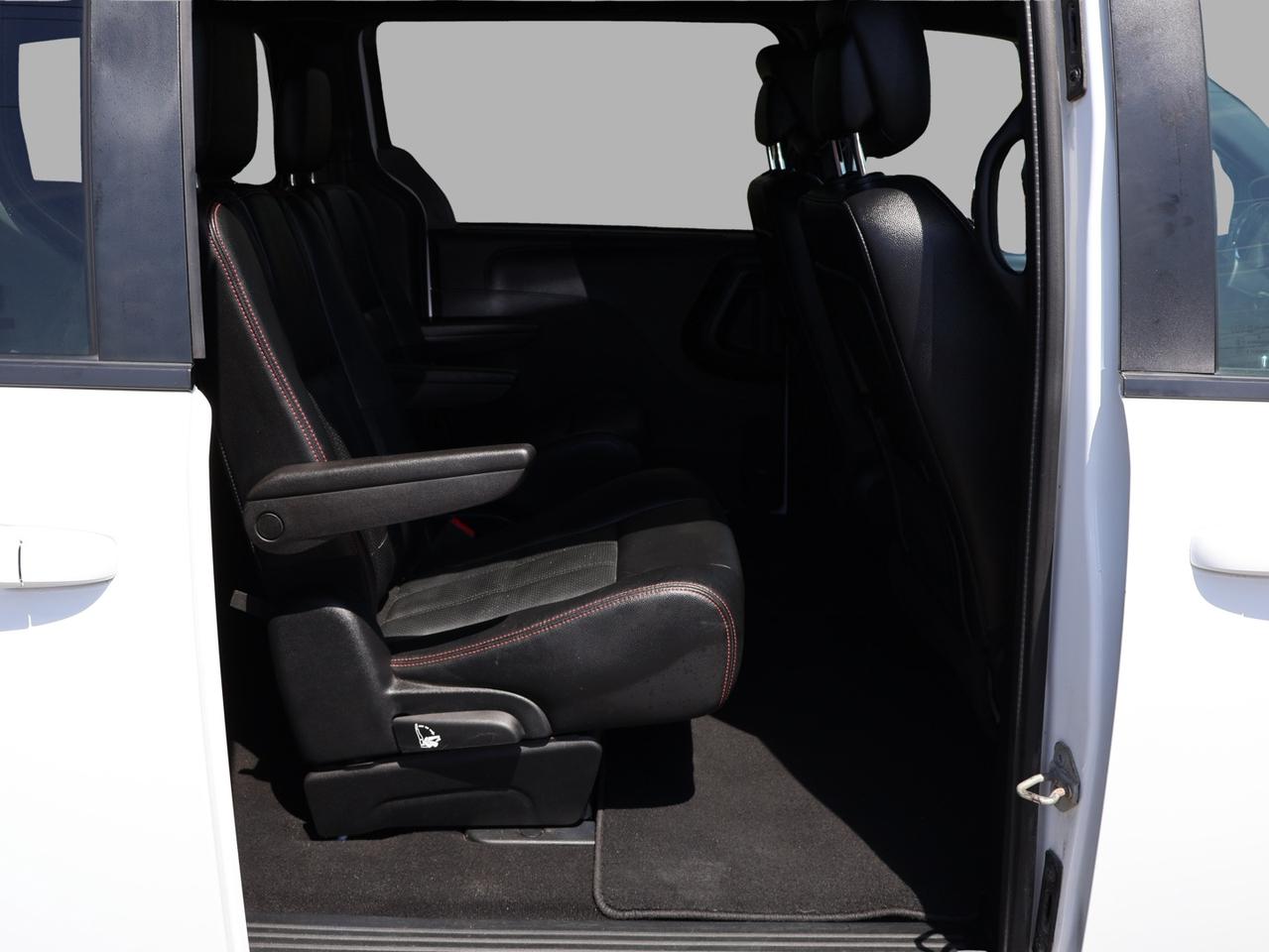 2019 Dodge Grand Caravan GT STOW/GO CERTIFIED *ACCIDENT FREE*SERVICE RECORDS* CAMERA BLUETOOTH LEATHER HEATED SEATS CRUISE ALLOYS Photo