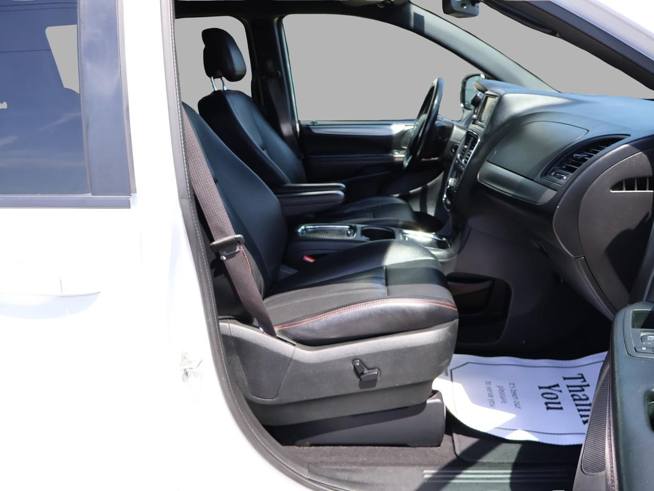 2019 Dodge Grand Caravan GT STOW/GO CERTIFIED *ACCIDENT FREE*SERVICE RECORDS* CAMERA BLUETOOTH LEATHER HEATED SEATS CRUISE ALLOYS Photo