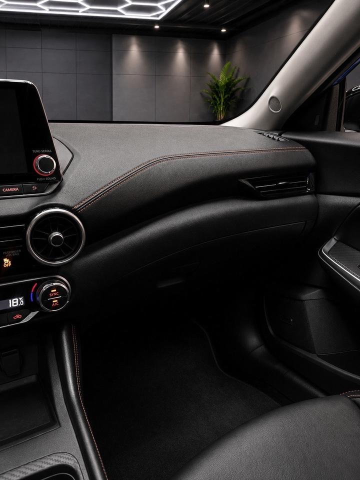 2021 Nissan Sentra SR CVT Photo