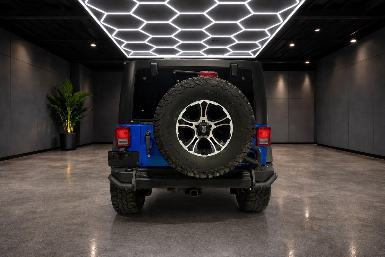 2015 Jeep Wrangler Unlimited 4WD 4dr Rubicon Photo3