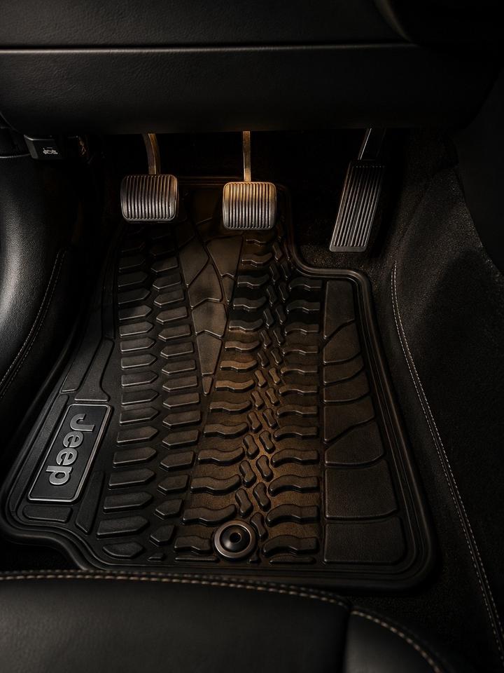 2015 Jeep Wrangler Unlimited 4WD 4dr Rubicon Photo