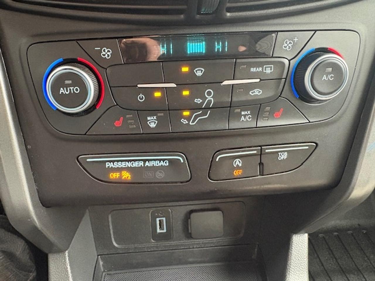 2018 Ford Escape SE 4WD ONLY 66KM-1 OWNER-NO ACCIDENTS-CAMERA-HEATED SEATS Photo