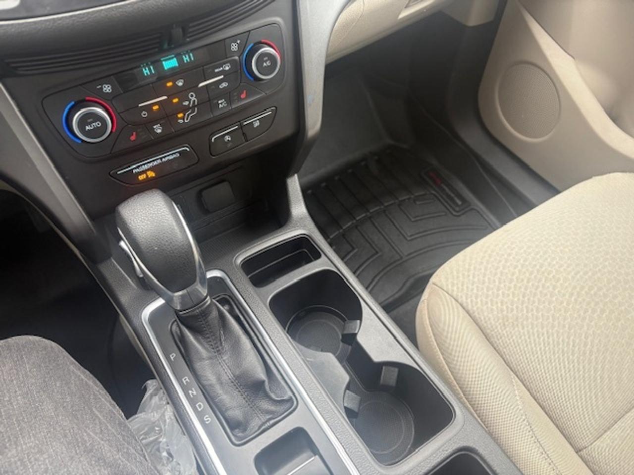 2018 Ford Escape SE 4WD ONLY 66KM-1 OWNER-NO ACCIDENTS-CAMERA-HEATED SEATS Photo