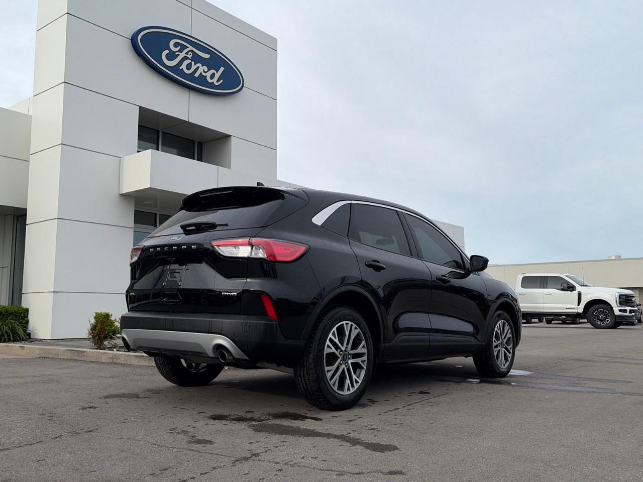 2022 Ford Escape SEL AWD Photo2