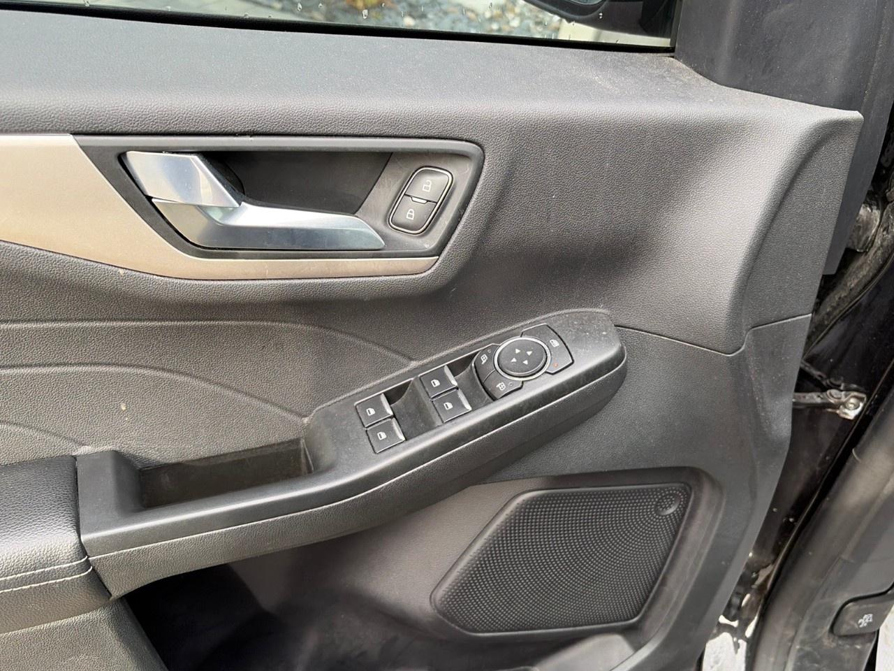 2022 Ford Escape SEL AWD Photo