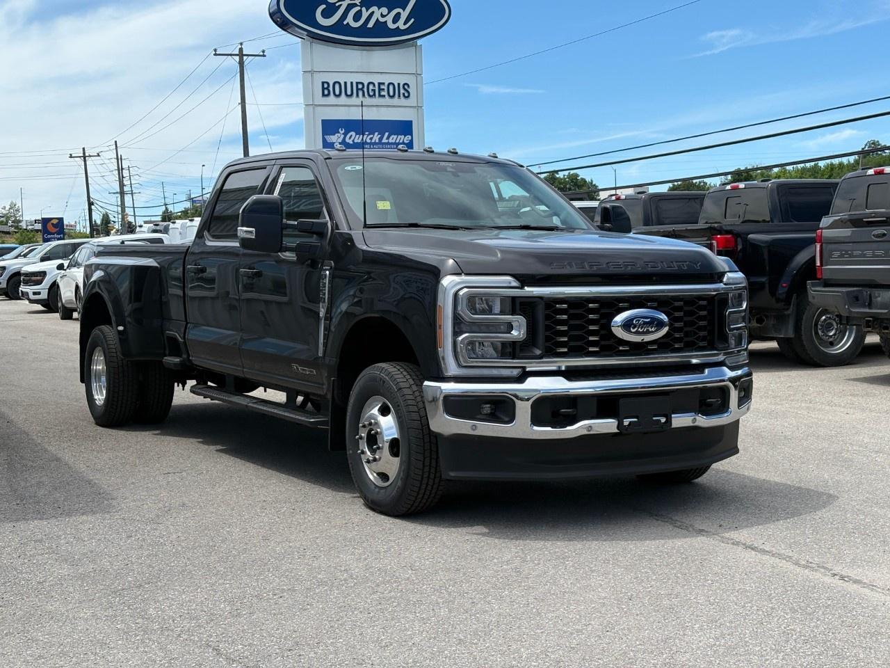 2026 Ford F-350 Super Duty DRW LARIAT 4WD CREW CAB 8' BOX Photo3
