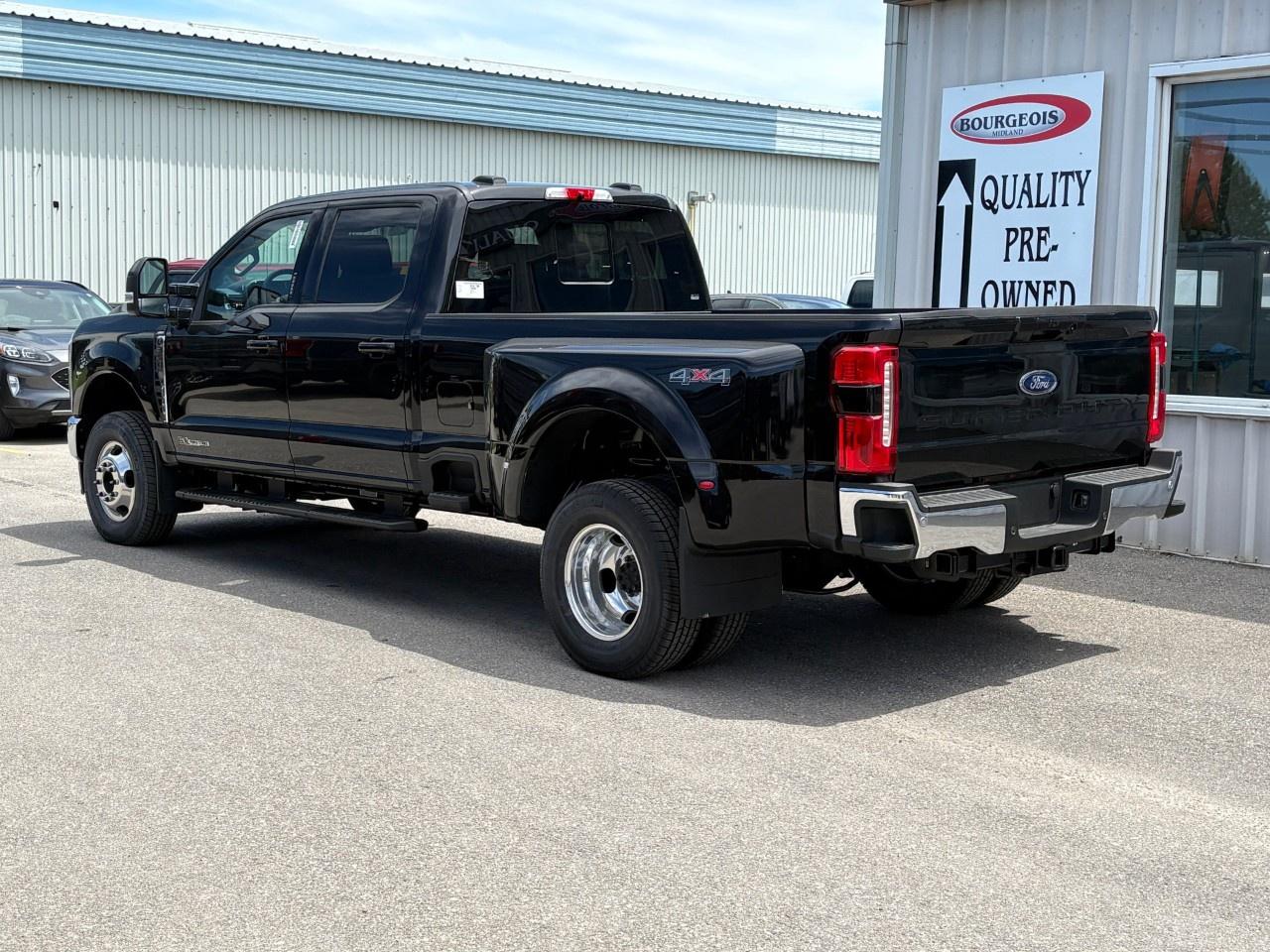 2026 Ford F-350 Super Duty DRW LARIAT 4WD CREW CAB 8' BOX Photo