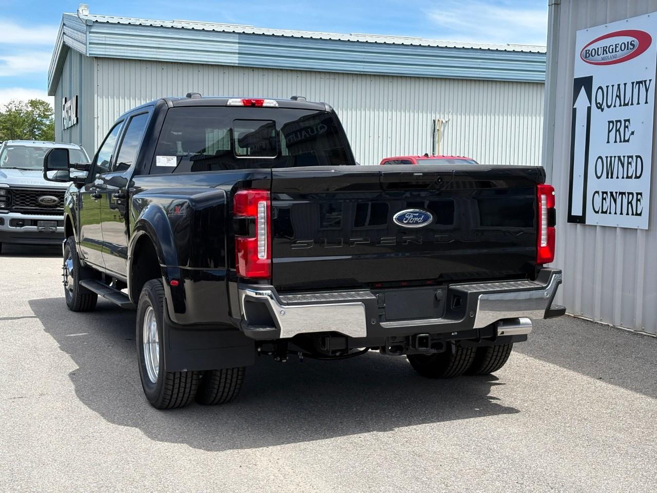 2026 Ford F-350 Super Duty DRW LARIAT 4WD CREW CAB 8' BOX Photo