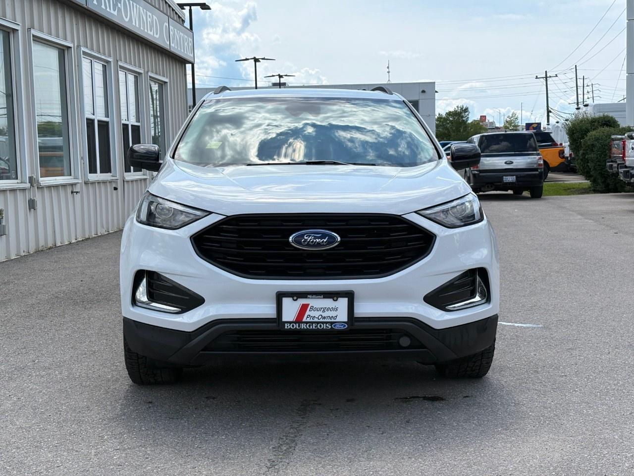 2022 Ford Edge SEL AWD Photo2