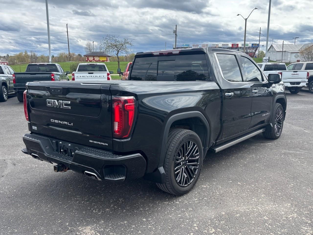 2022 GMC Sierra 1500 Denali Ultimate Used Luxury 5 Passenger Crew Cab 6.2L Gas Powered 4X4 Truck with Heated, Cooled and Massage Front Seats, Heated Steering Wheel, Heated Rear Outboard Seats, Available Super Cruise (Subscription Require Photo