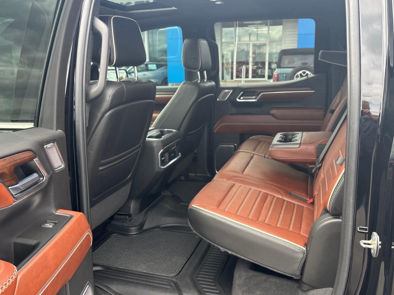 2022 GMC Sierra 1500 Denali Ultimate Used Luxury 5 Passenger Crew Cab 6.2L Gas Powered 4X4 Truck with Heated, Cooled and Massage Front Seats, Heated Steering Wheel, Heated Rear Outboard Seats, Available Super Cruise (Subscription Require Photo