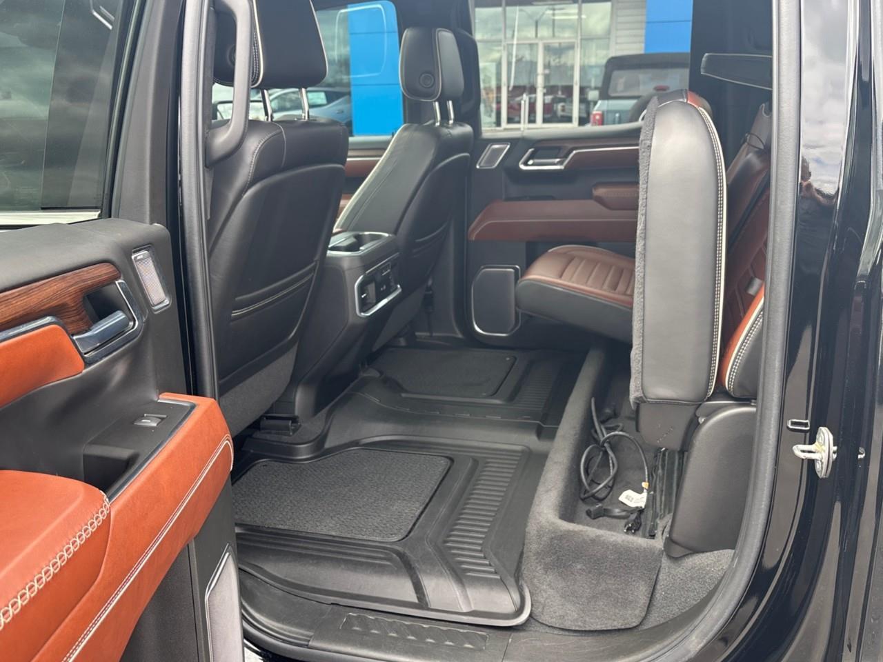 2022 GMC Sierra 1500 Denali Ultimate Used Luxury 5 Passenger Crew Cab 6.2L Gas Powered 4X4 Truck with Heated, Cooled and Massage Front Seats, Heated Steering Wheel, Heated Rear Outboard Seats, Available Super Cruise (Subscription Require Photo