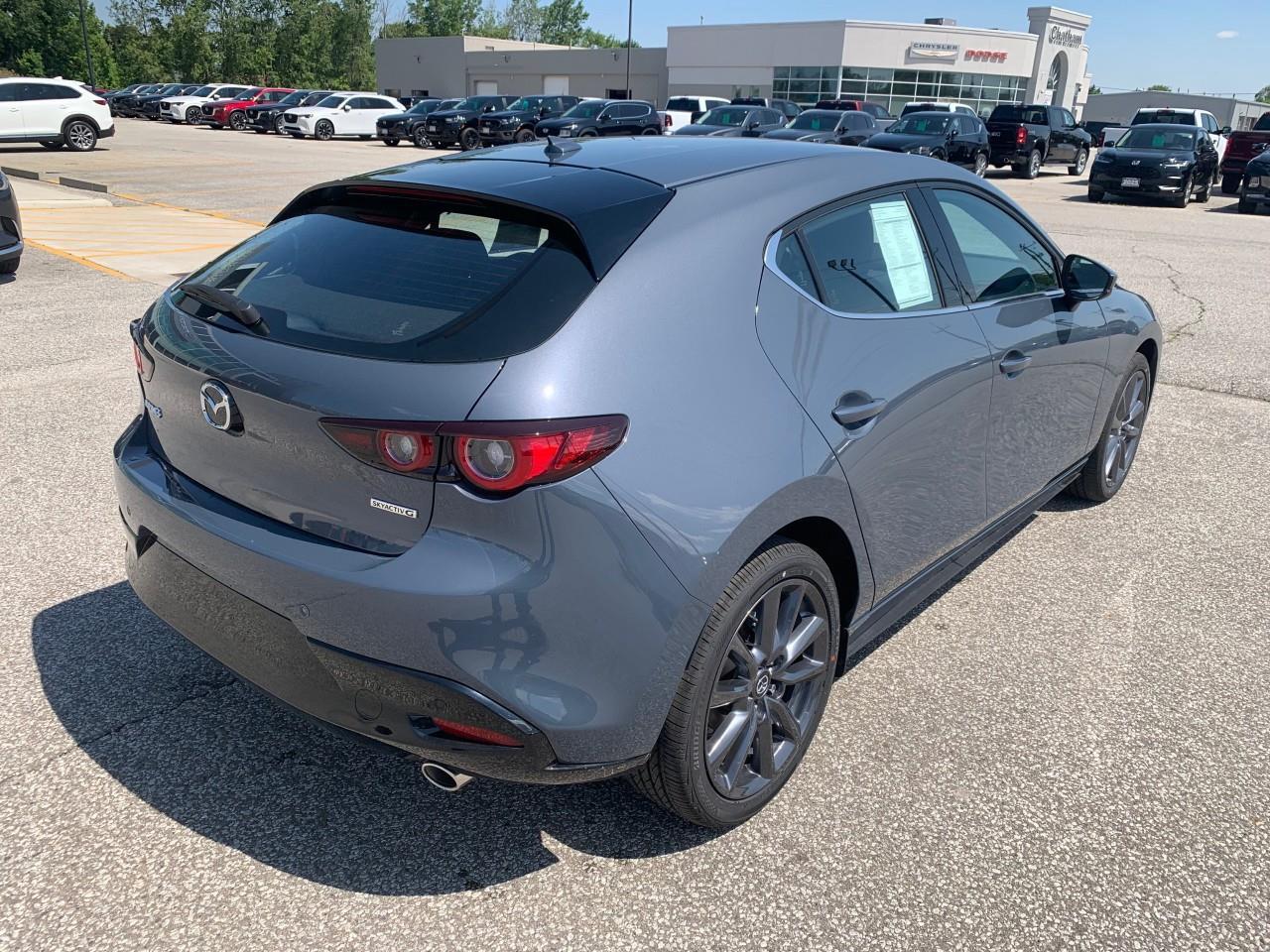 2025 Mazda MAZDA3 GT Photo4