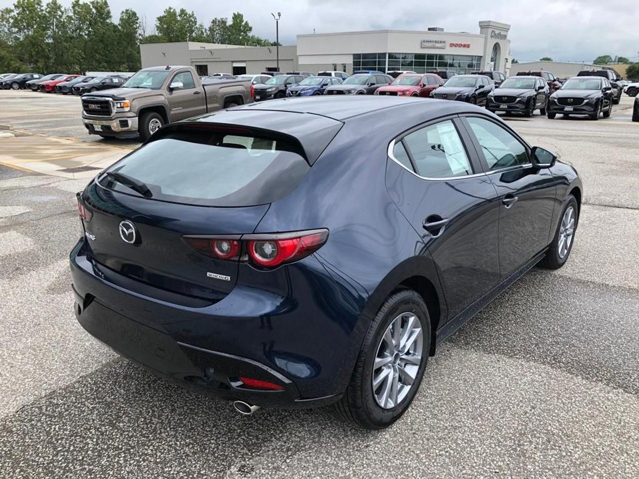 2025 Mazda MAZDA3 GS Photo4