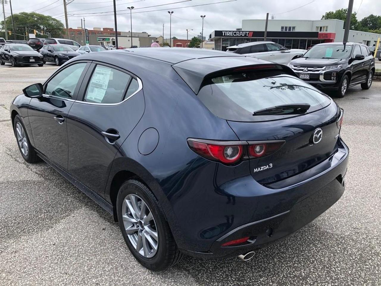 2025 Mazda MAZDA3 GS Photo