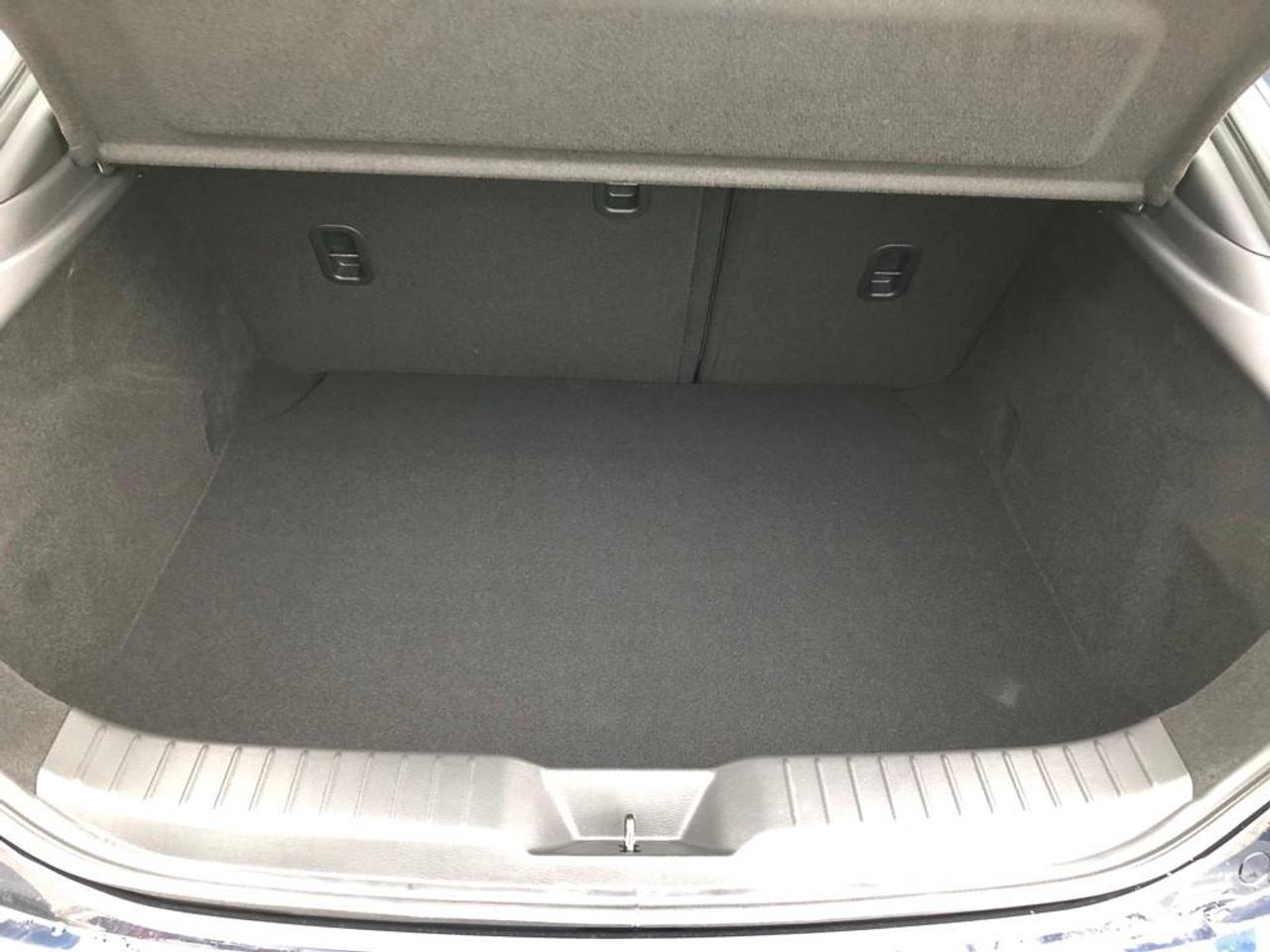2025 Mazda MAZDA3 GS Photo