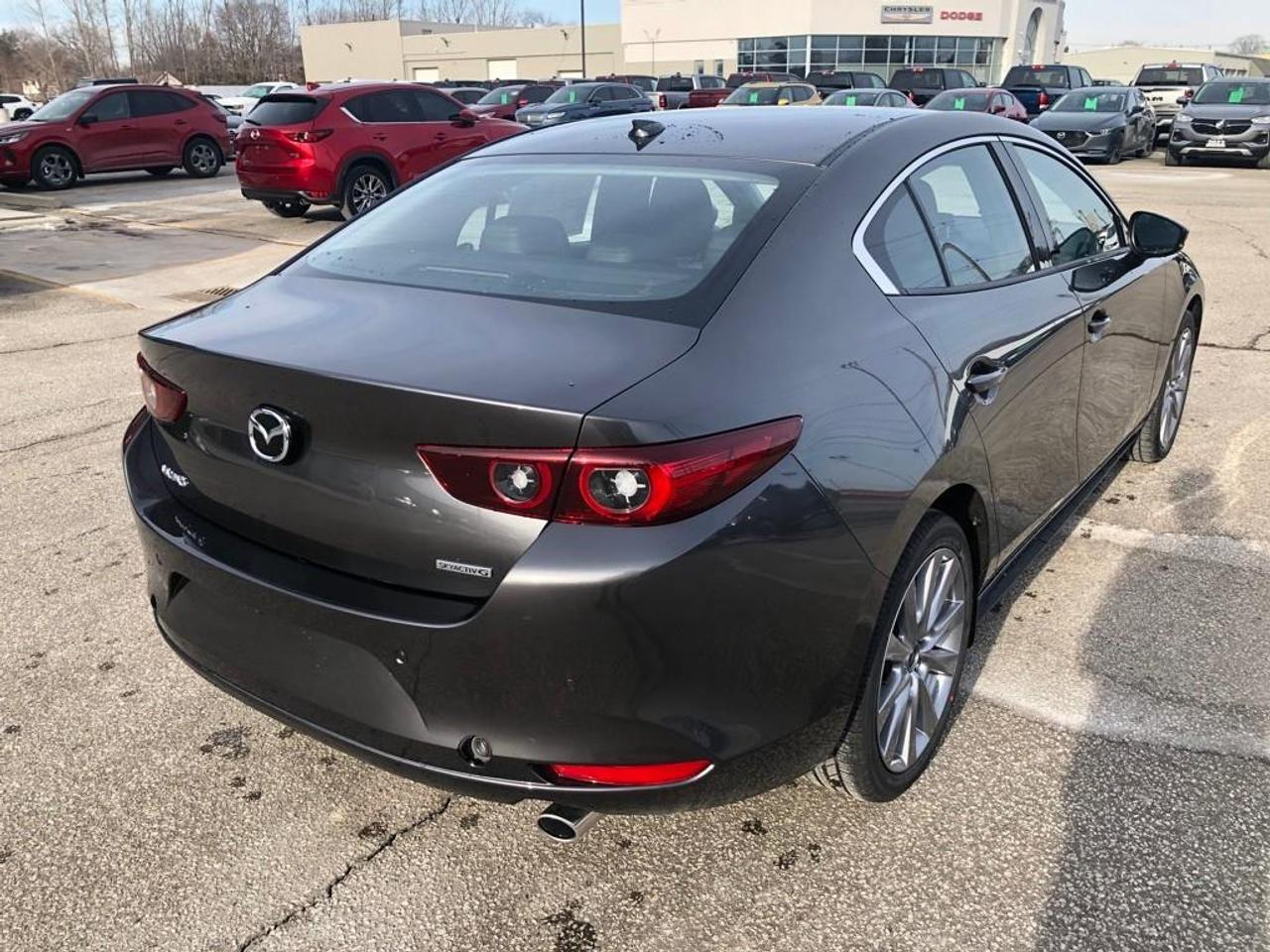 2025 Mazda MAZDA3 GT Photo4