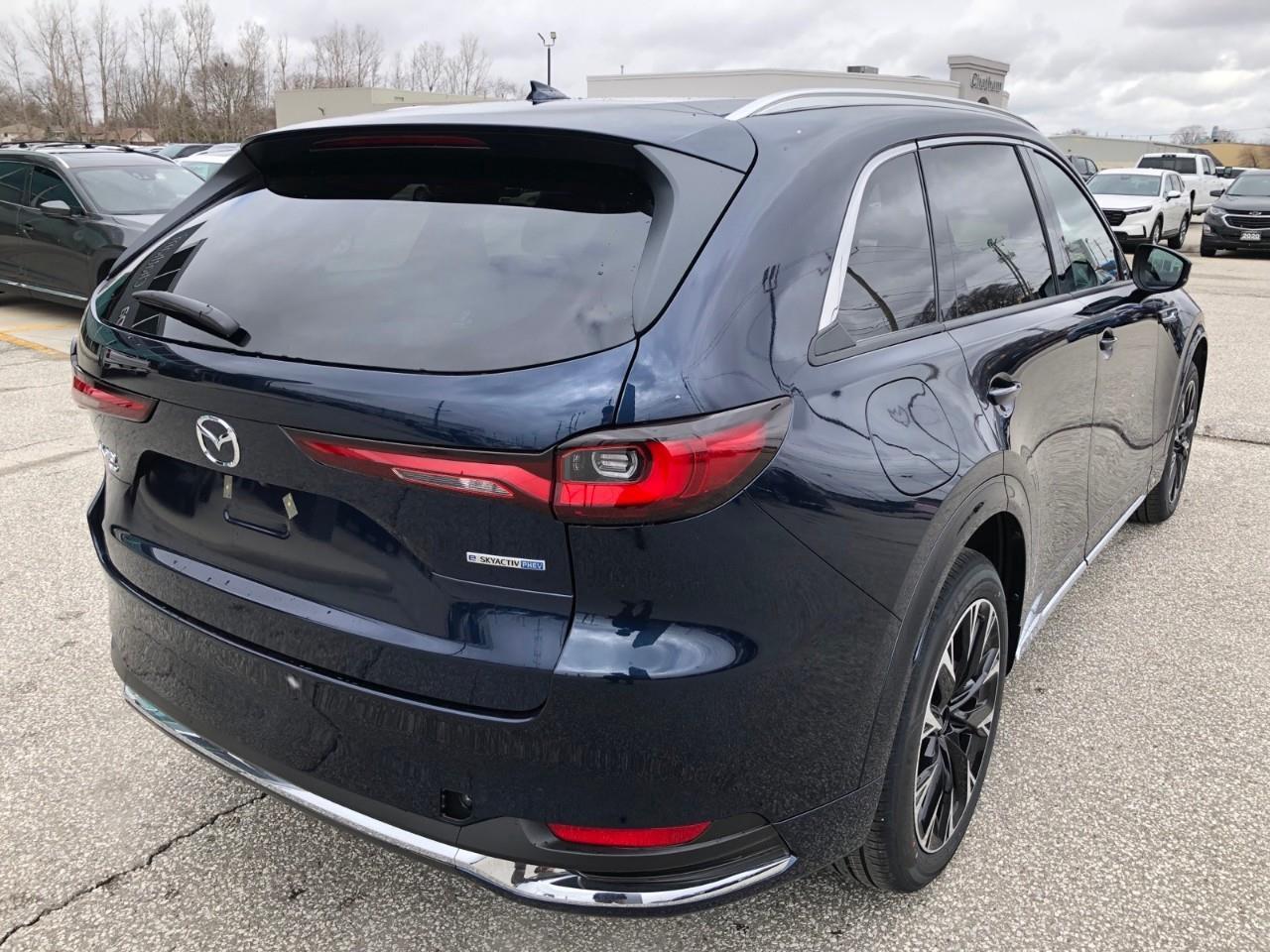 2026 Mazda CX-90 PHEV Signature Photo4