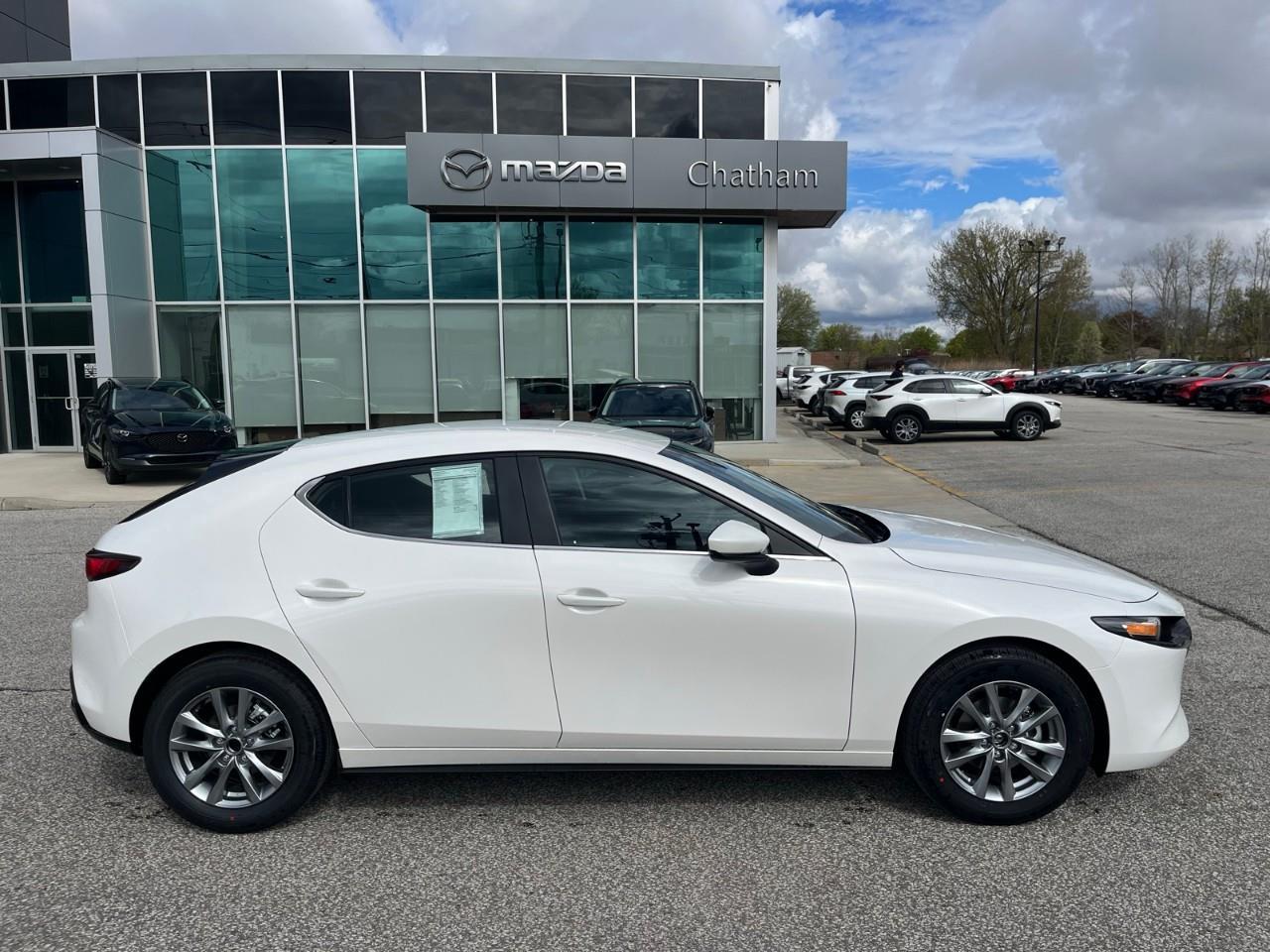 2026 Mazda MAZDA3 GS Photo3
