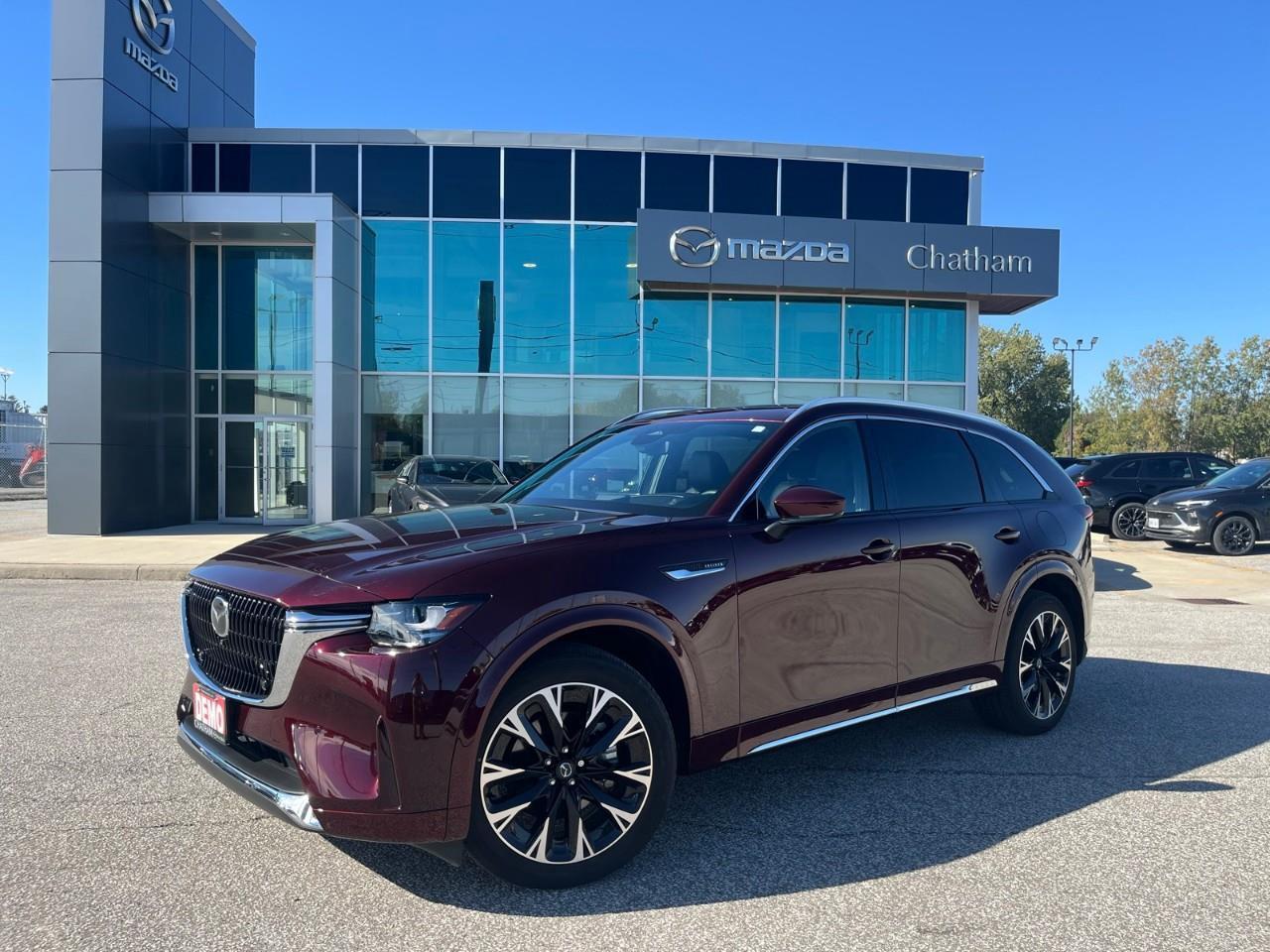 2026 Mazda CX-90 MHEV Signature Corporate Demo Savings | Ventilated Second-Row Captain’s Chairs | Wireless Apple CarPlay and Android Auto Photo
