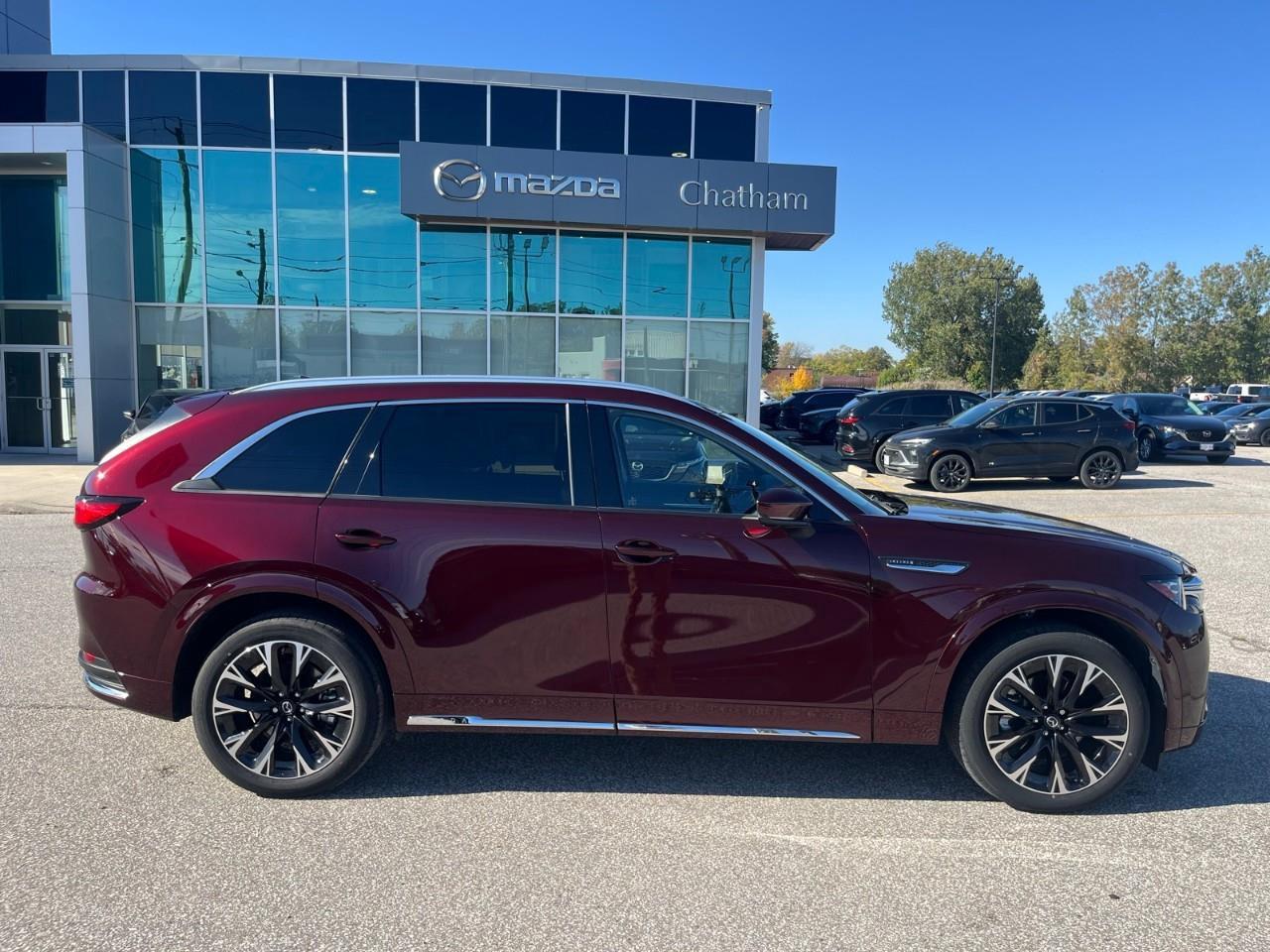 2026 Mazda CX-90 MHEV Signature Corporate Demo Savings | Ventilated Second-Row Captain’s Chairs | Wireless Apple CarPlay and Android Auto Photo