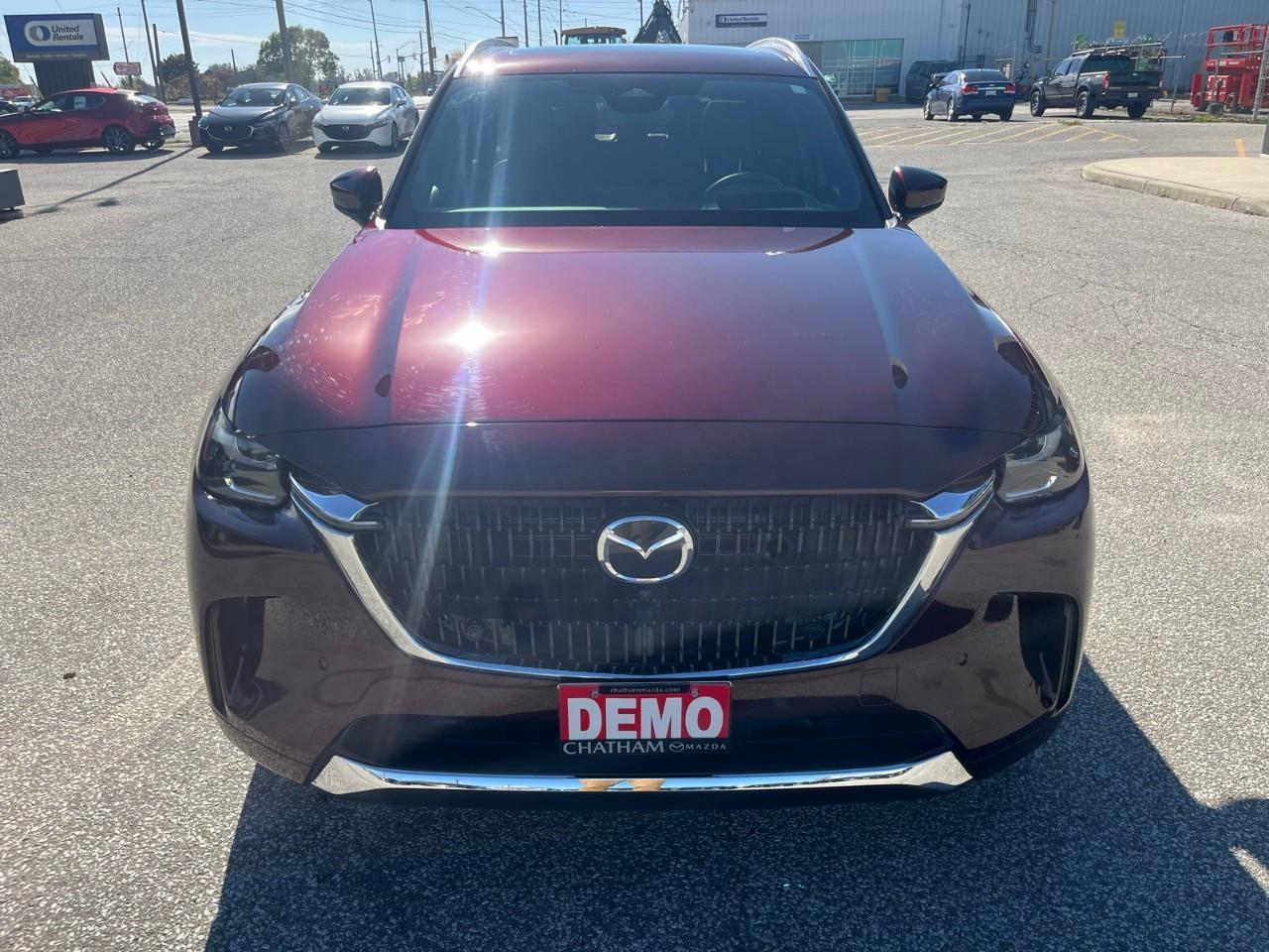 2026 Mazda CX-90 MHEV Signature Corporate Demo Savings | Ventilated Second-Row Captain’s Chairs | Wireless Apple CarPlay and Android Auto Photo5