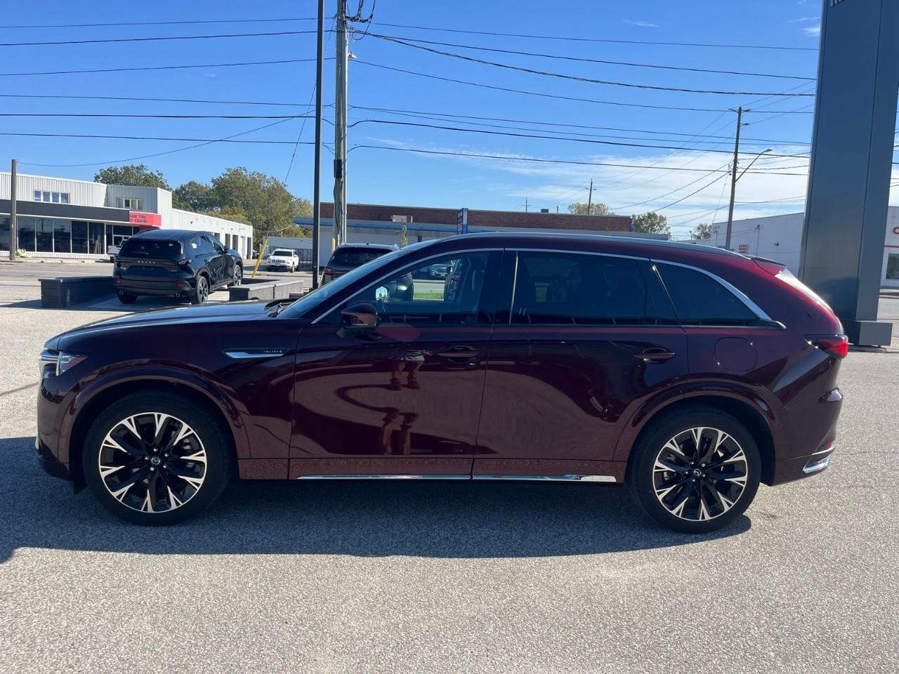 2026 Mazda CX-90 MHEV Signature Corporate Demo Savings | Ventilated Second-Row Captain’s Chairs | Wireless Apple CarPlay and Android Auto Photo