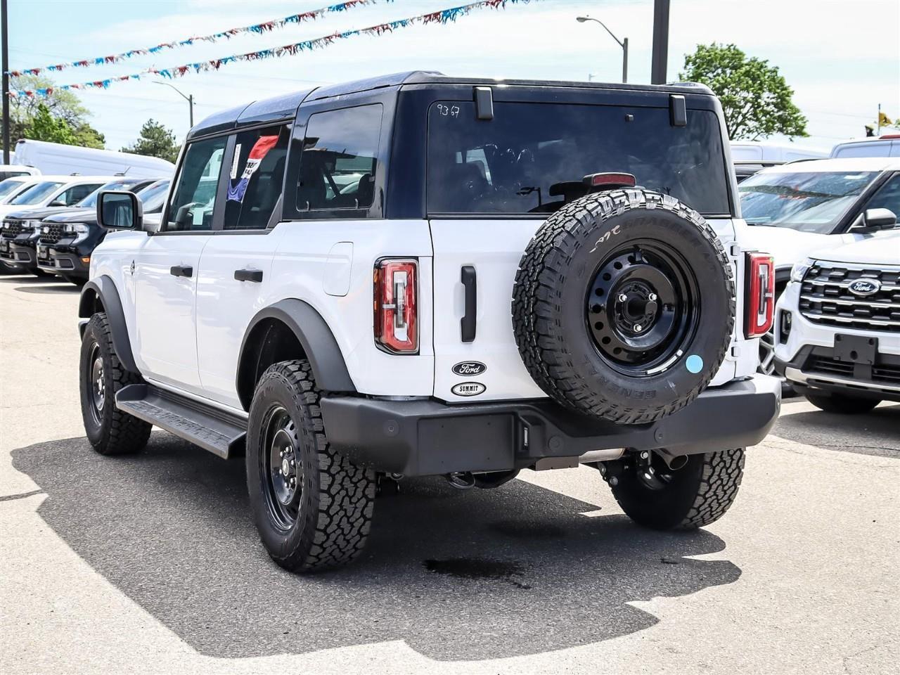 2026 Ford Bronco Outer Banks Photo