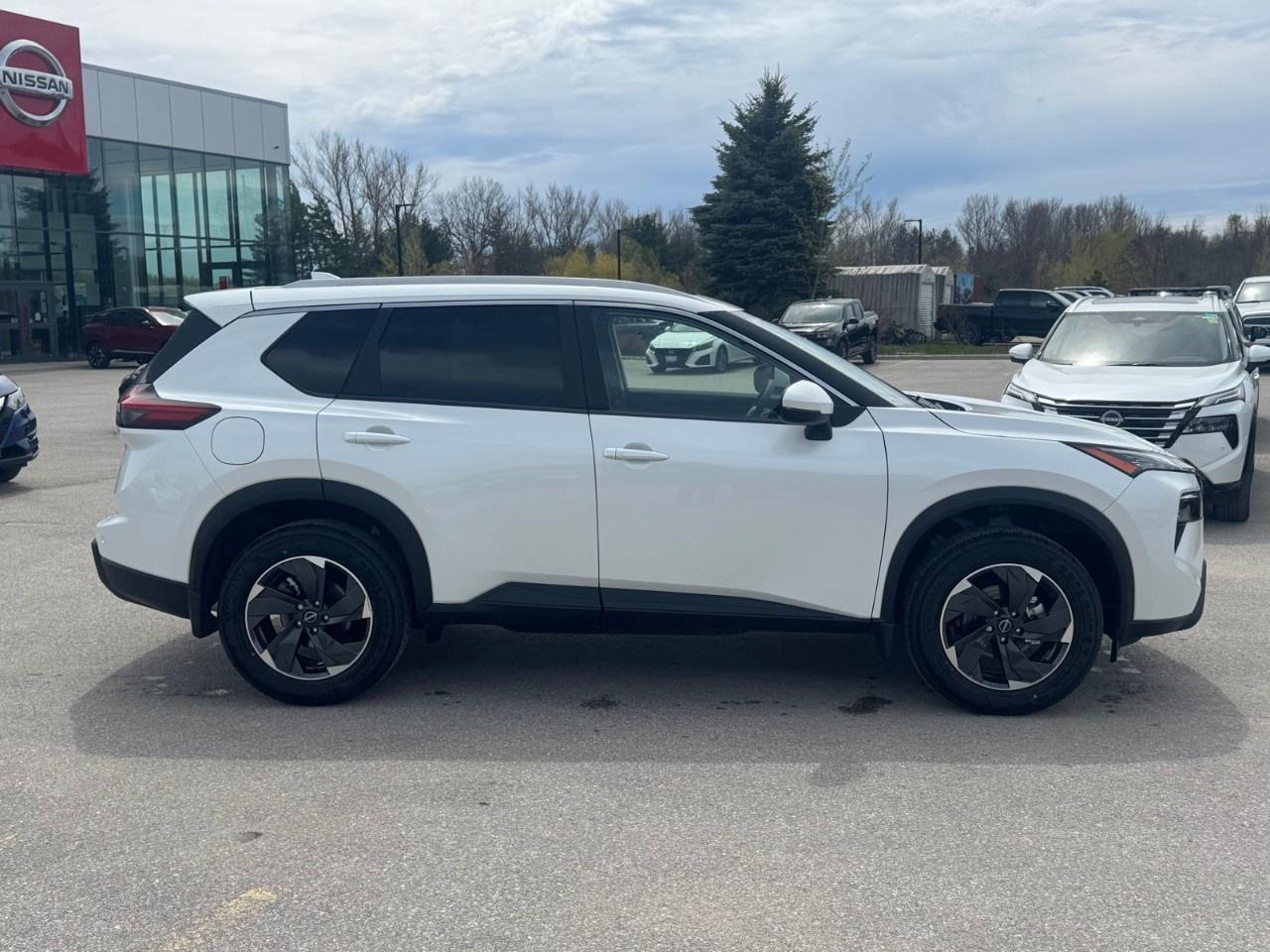 2026 Nissan Rogue AWD SV Moonroof Photo