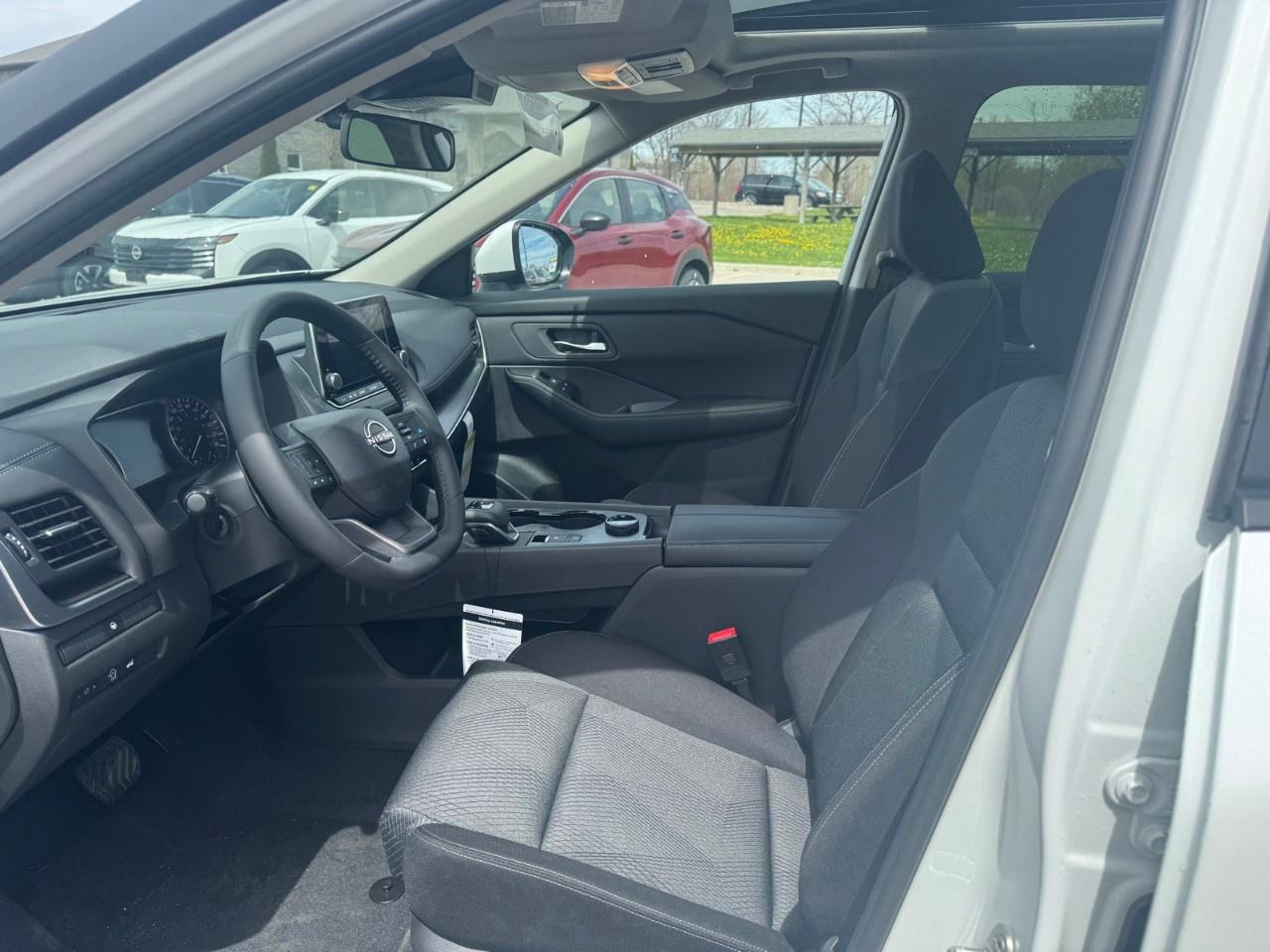2026 Nissan Rogue AWD SV Moonroof Photo