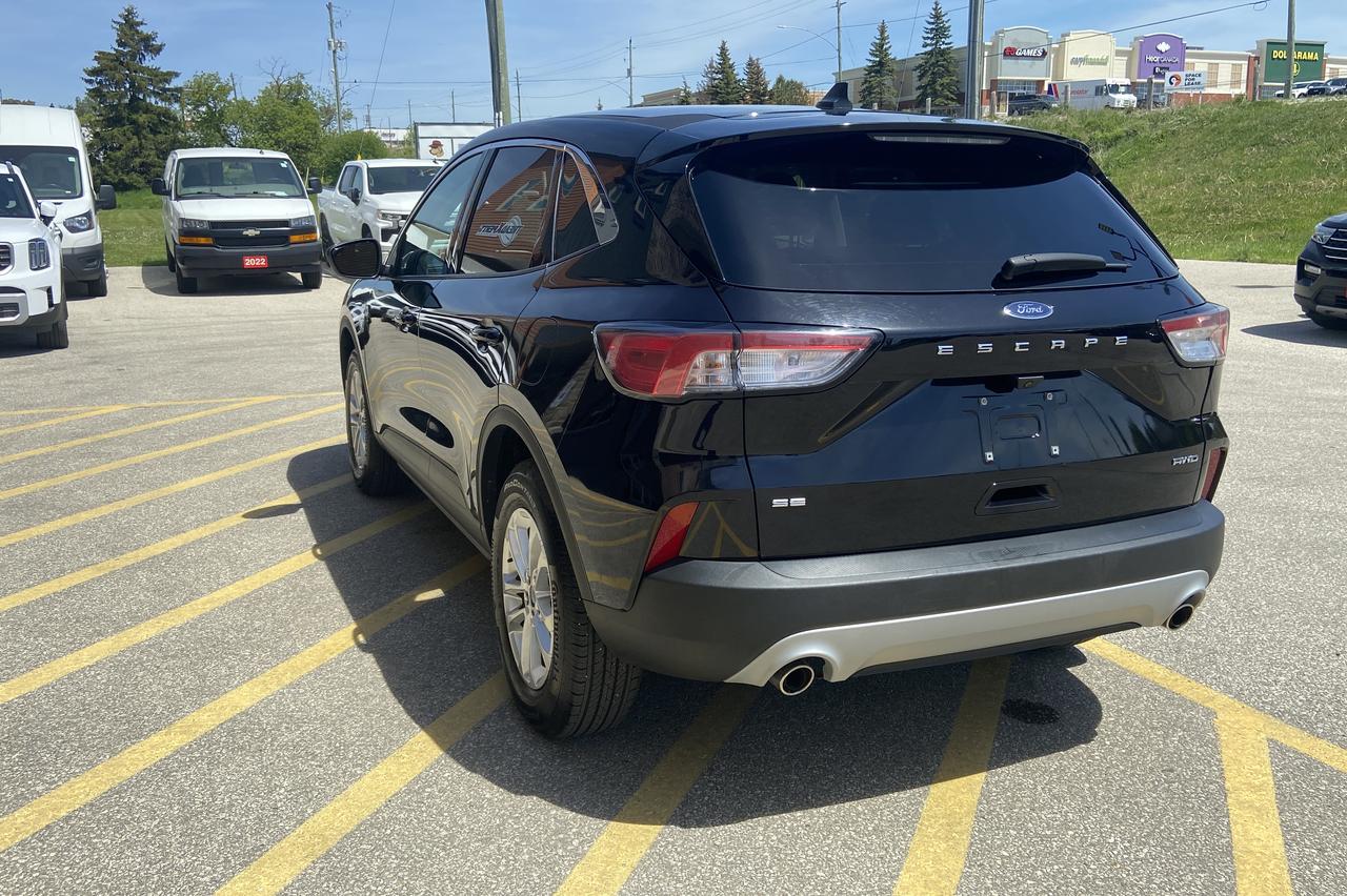 2022 Ford Escape SE Photo3