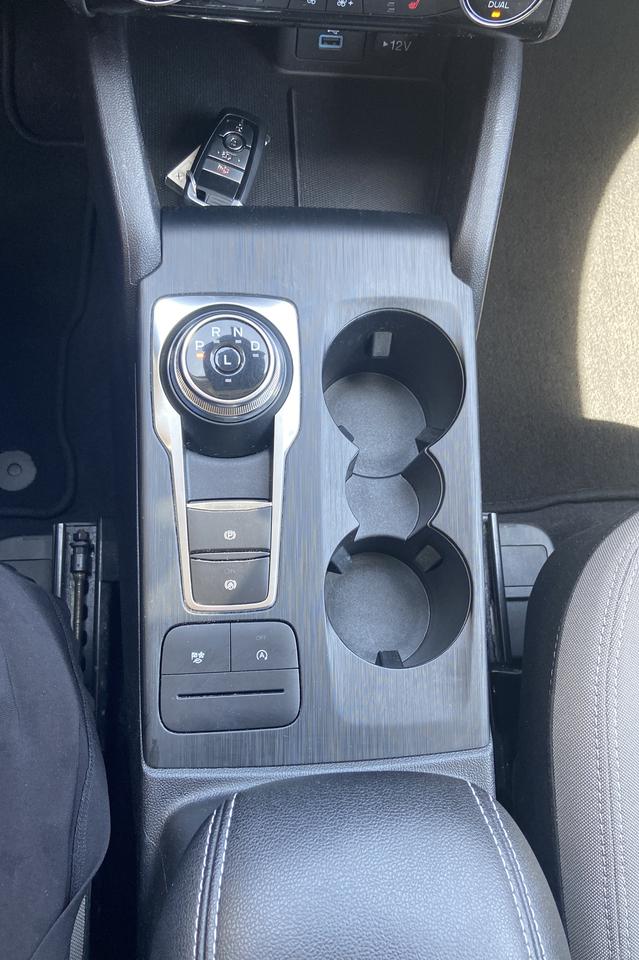 2022 Ford Escape SE Photo