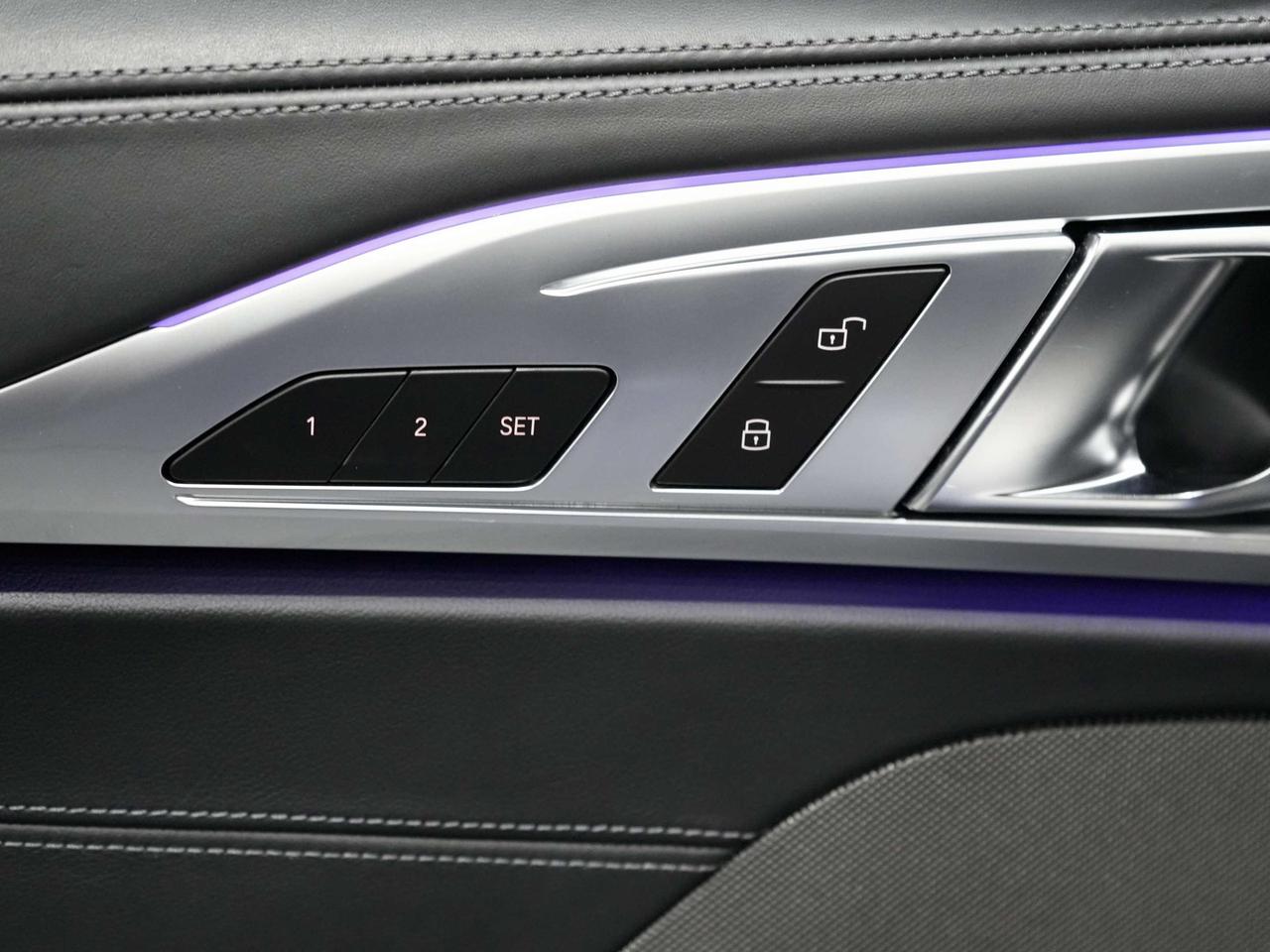 2020 BMW M8 Cabriolet|CORE CARBON PKG|EXECUTIVE PKG|HUD|360CAM Photo